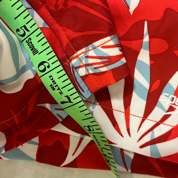 Speedo 7” SPF Inseam Red Hawaiian Swim Suit - Picture 4 of 7